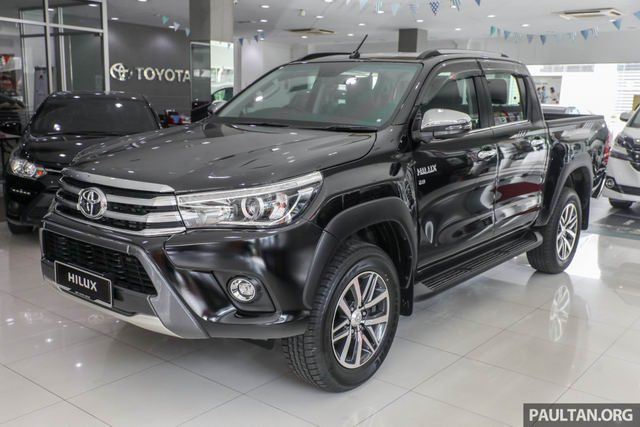 Toyota Hilux nâng cấp có giá từ 469 triệu đồng - 1