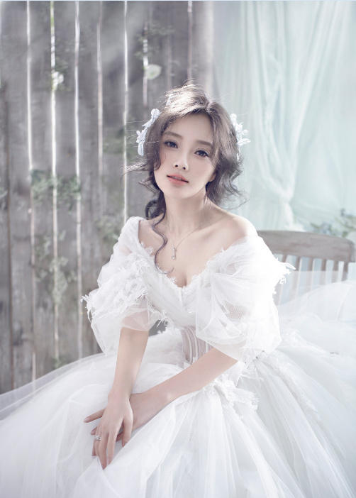 Gia thế giật mình của 4 &#34;lá ngọc cành vàng&#34; nức tiếng làng giải trí - 7
