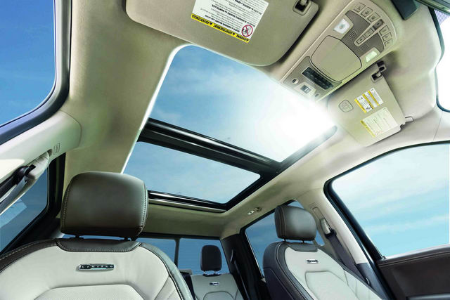 Bán tải cao cấp Ford F-450 Limited có giá 2 tỷ đồng - 3