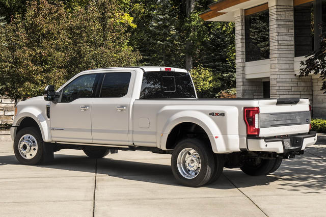 Bán tải cao cấp Ford F-450 Limited có giá 2 tỷ đồng - 4