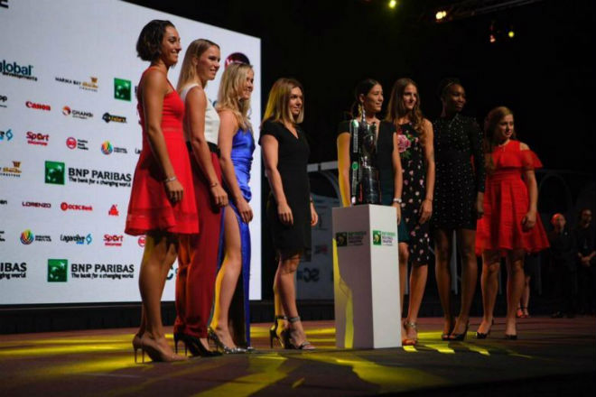 WTA Finals ngày 1: Người đẹp thắng thế - 2