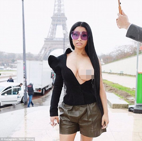 &#34;3 mét bẻ đôi&#34; cô nàng này hot vì ăn mặc nổi loạn - 2