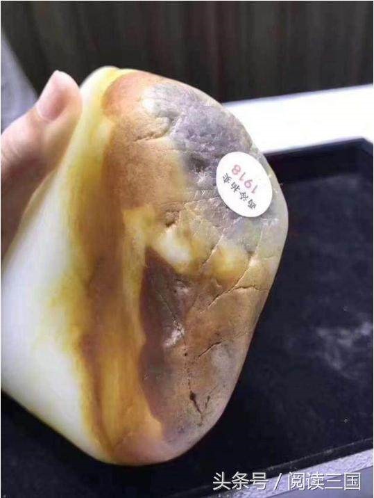 Viên ngọc gây tranh cãi vì xấu xí nhưng lại có giá 33 tỷ đồng - 6