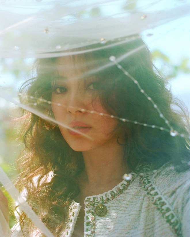 Song Hye Kyo đeo nhẫn kim cương làm cô dâu xinh đẹp - 1