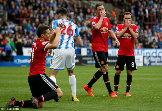 MU thua sốc: Cựu sao MU chỉ trích “người băng” Lindelof, Mourinho cạn niềm tin - 2