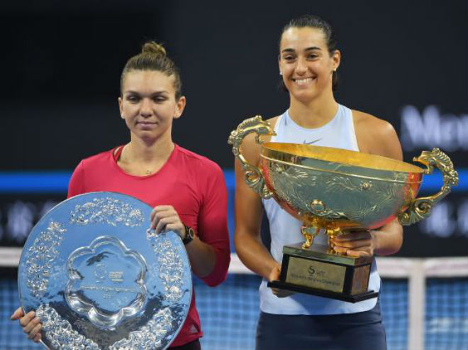 WTA Finals ngày 2: Halep, Wozniacki khởi đầu như mơ - 1
