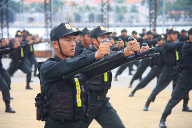 Xem đặc nhiệm nằm bàn đinh, nhảy lên mảnh sành... bảo vệ APEC - 6