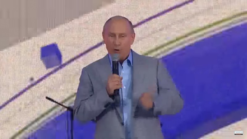 Putin “bắn” tiếng Anh như gió trước thanh niên thế giới - 1