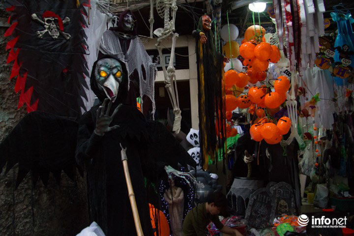 Sôi động thị trường đồ chơi trước ngày hội Halloween - 4