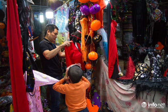 Sôi động thị trường đồ chơi trước ngày hội Halloween - 6