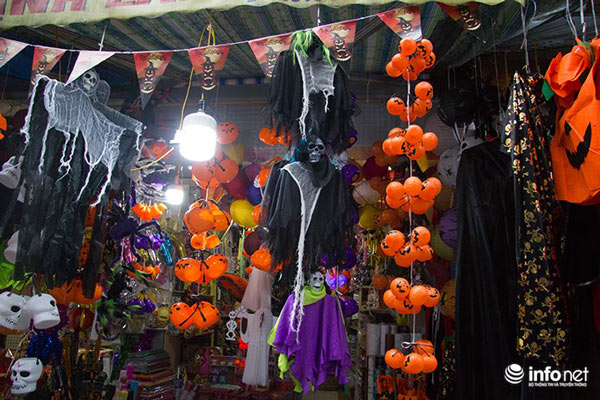 Sôi động thị trường đồ chơi trước ngày hội Halloween - 8