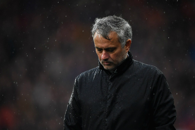 MU sinh biến: Nhiều SAO bất mãn Mourinho, căng thẳng leo thang - 3