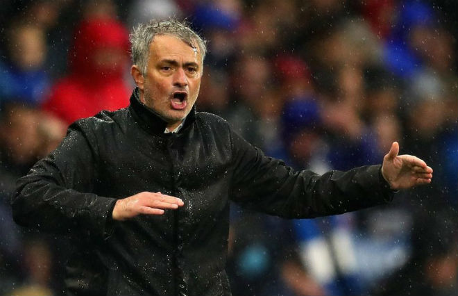 Tin HOT bóng đá tối 24/10: “Mourinho nên cho cầu thủ MU ăn đấm” - 1