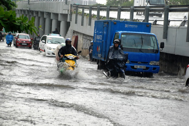 Máy bơm “quái vật” tái xuất, tiếp tục hút nước ở “rốn ngập” Sài Gòn - 3