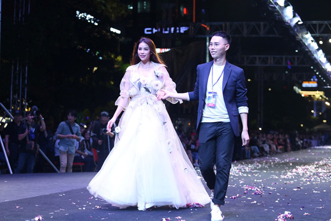 Phạm Hương catwalk xuất thần trên sàn diễn tỏa hương thơm đặc biệt - 13