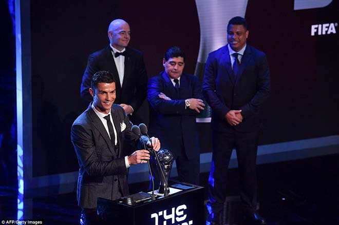 Ronaldo tung ảnh “Vua trên ngai vàng” triệu like, cộng đồng mạng dậy sóng - 1