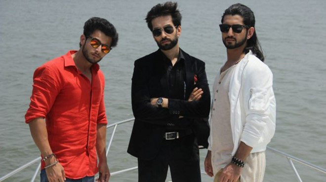 &#34;Cuộc chiến gia tộc&#34;: Bộ phim quy tụ dàn nam chính điển trai Bollywood - 1