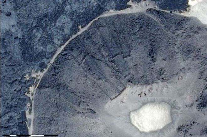 Phát hiện nhiều &#34;cánh cổng&#34; bí ẩn trên sa mạc nhờ... Google Earth - 1