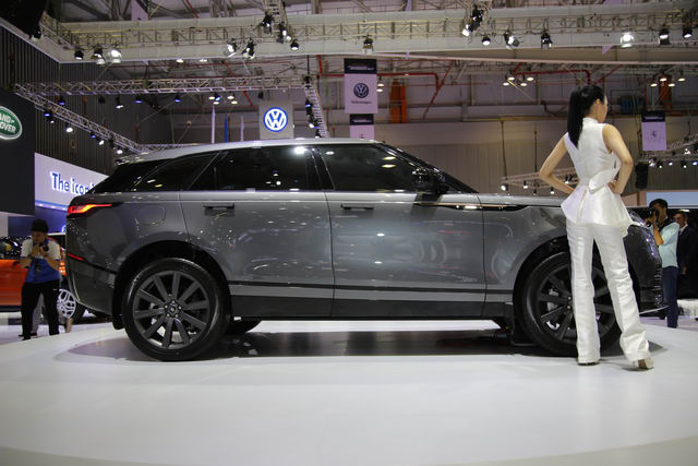 Range Rover Velar ra mắt tại VIMS 2017 - 2
