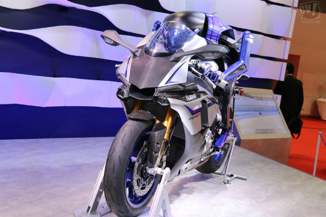 Qua ảnh trưng bày tại Triển lãm xe Tokyo Motor Show 2017 cho thấy, Motobot này có khả năng lái siêu xe thể thao Yamaha R1 M. Dự án chế tạo Motobot của Yamaha thực chất là tập trung vào vận hành các cỗ máy giống như một lái xe thử nghiệm để không cần phải tạo ra bất kỳ chỉnh sửa căn bản nào đối với xe khi sản xuất nữa.
