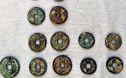 Bí ẩn 5,6 tấn tiền xu cổ chôn dưới ngôi làng Trung Quốc - 1