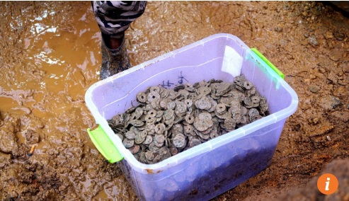 Bí ẩn 5,6 tấn tiền xu cổ chôn dưới ngôi làng Trung Quốc - 2