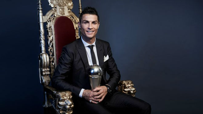 Messi thua Ronaldo “The Best”, thắng “Quả bóng Vàng”: Tại sao không? - 1