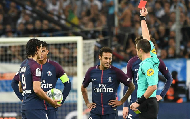 Neymar như Vua ở PSG: Ligue 1 ra tay, cân nhắc tăng nặng án treo giò - 1