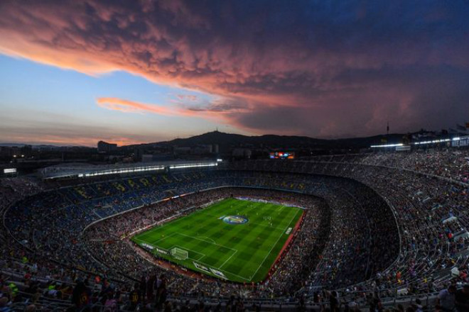 Tin HOT bóng đá tối 26/10: Messi góp phần khiến Barca phải bán tên sân - 1