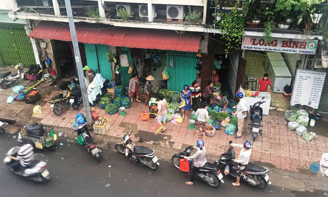 Vỉa hè quận 1 ra sao sau nửa tháng ông Hải bị văn bản &#34;trói chân&#34;? - 11