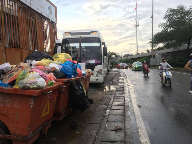 Vỉa hè quận 1 ra sao sau nửa tháng ông Hải bị văn bản &#34;trói chân&#34;? - 9