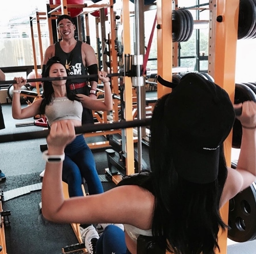 Gái trẻ &#34;xách dép chạy&#34; mới kịp độ sexy của bà mẹ 1 con xứ củ sâm - 9
