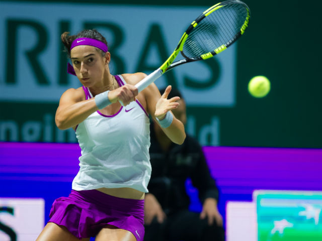 WTA Finals ngày 6: Halep thua sốc, Garcia và Wozniacki vào bán kết