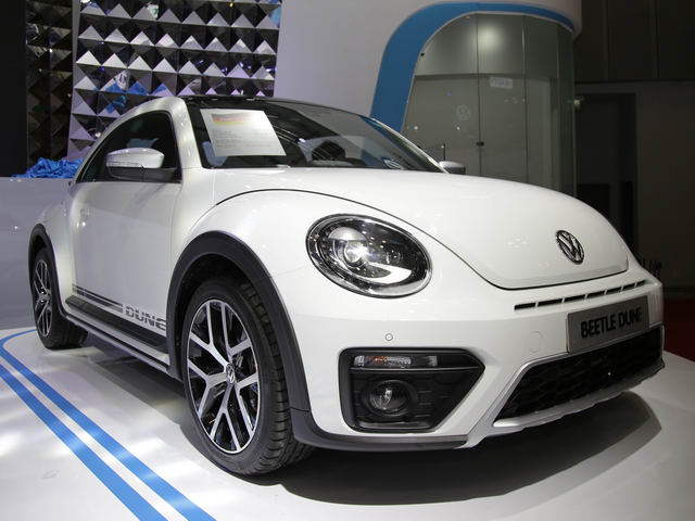 Volkswagen Beetle Dune giá 1,469 tỷ đồng ở Việt Nam - 1