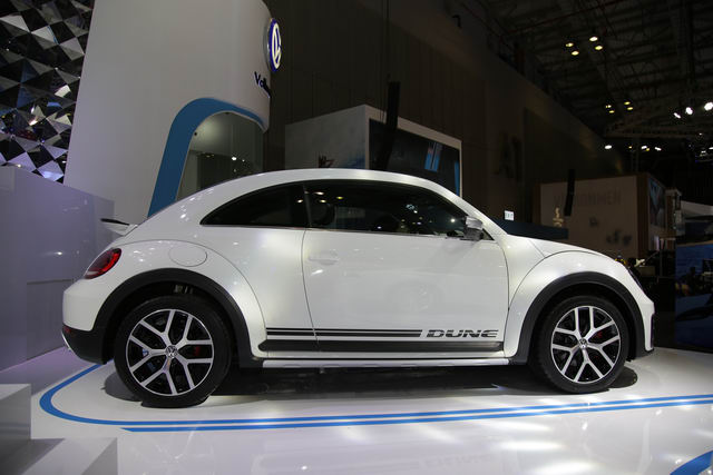 Volkswagen Beetle Dune giá 1,469 tỷ đồng ở Việt Nam - 2