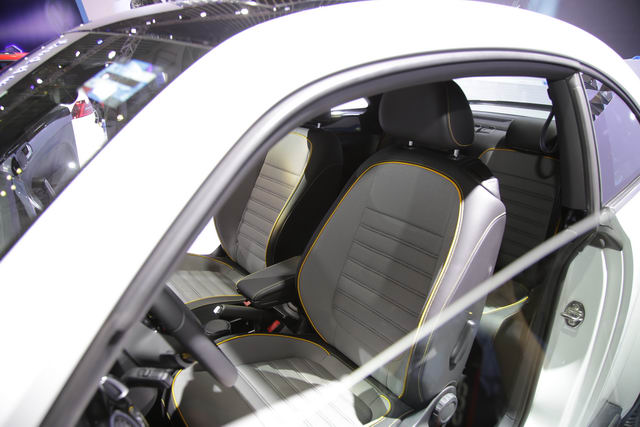 Volkswagen Beetle Dune giá 1,469 tỷ đồng ở Việt Nam - 5