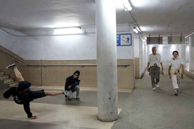 Kỳ thú cuộc sống sôi động dưới lòng đất ở Hà Nội - 10