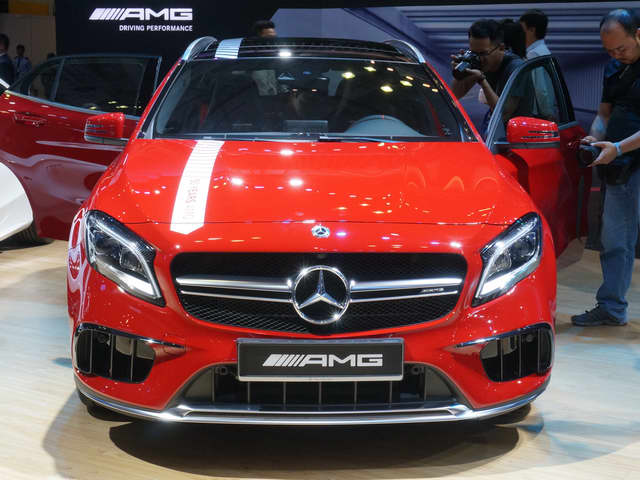 Mercedes-AMG GLA45 giá 2,4 tỷ đồng ở Việt Nam - 1