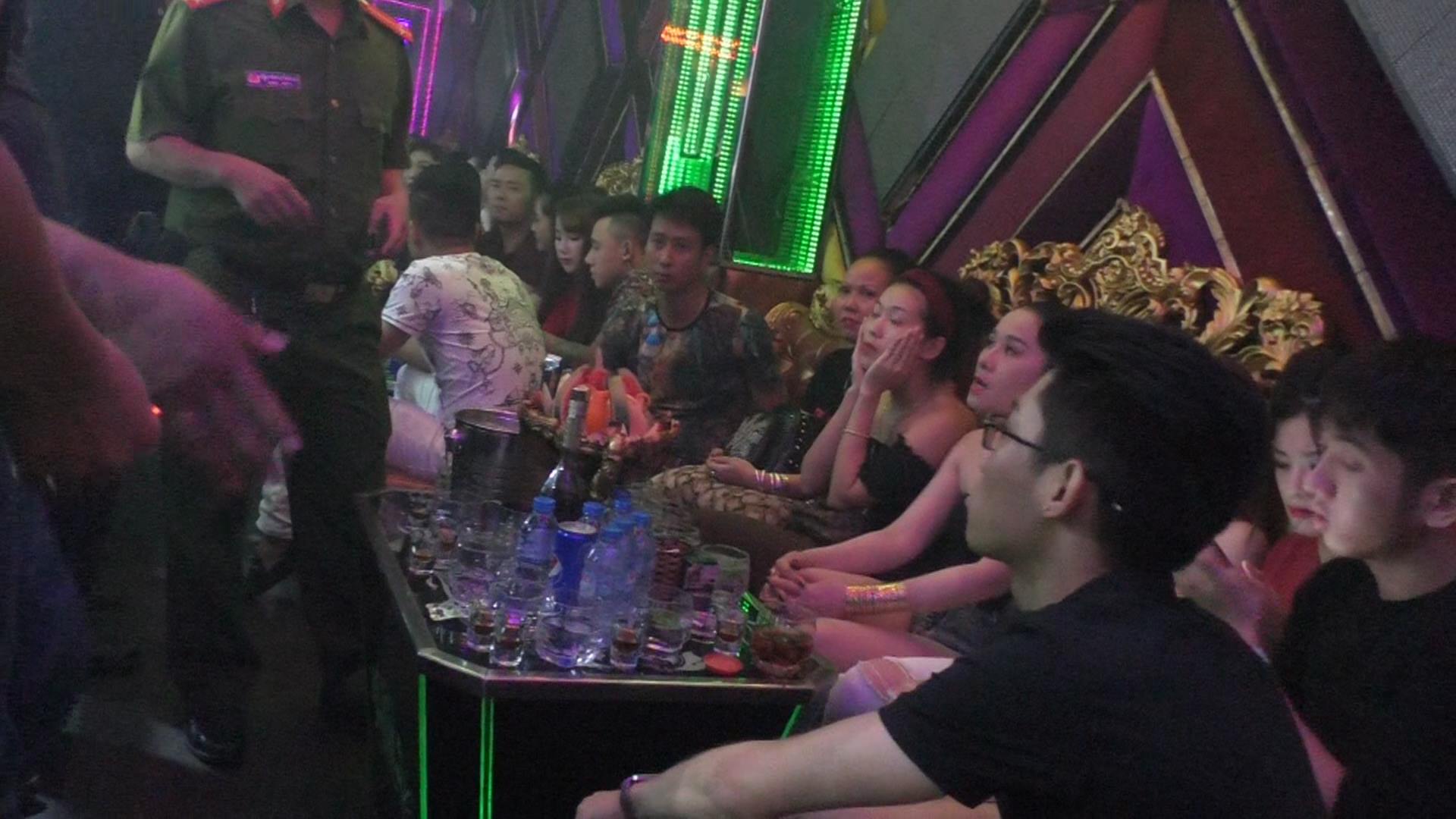 Bí mật bên trong điểm ăn chơi “hạng sang” giữa Sài Gòn - 2