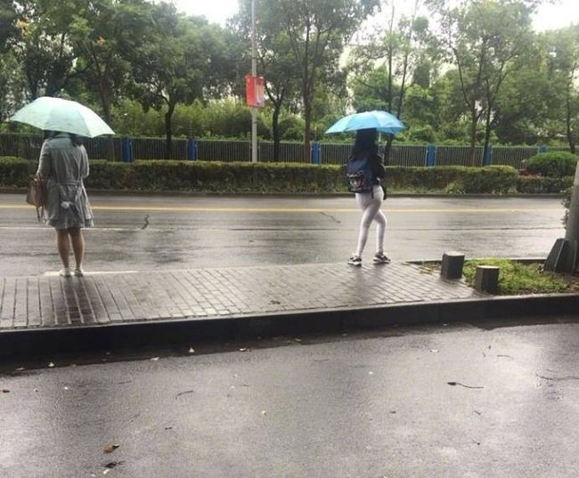 Dáng đứng đến người mẫu cũng phải chào thua.