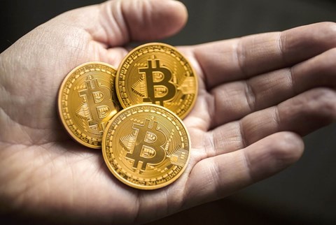 Từ 1/1/2018 phát hành, sử dụng tiền ảo bitcoin sẽ bị truy cứu hình sự - 1