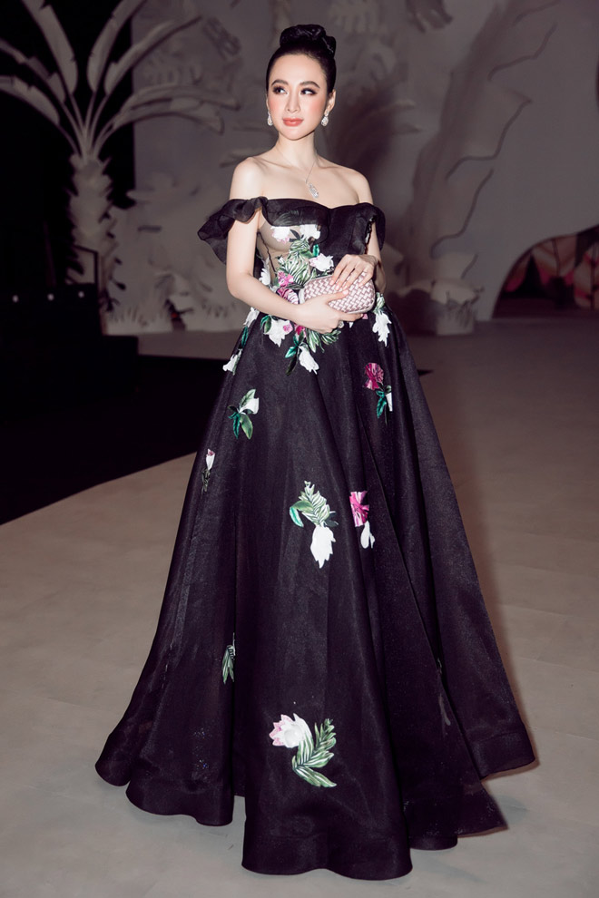 Angela Phương Trinh mặc lả lơi như sắp rơi, trễ nải vòng 1 - 8