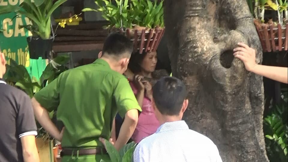 Vụ dùng súng bắt cóc con tin: Đại tá cảnh sát khen bị hại gan dạ - 1