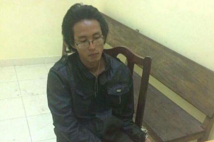 Nóng trong tuần: Thanh niên điên cuồng chặt hàng loạt gương ôtô giữa phố gây phẫn nộ - 1