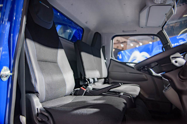 Cận cảnh xe tải điện FUSO eCanter độc đáo - 7