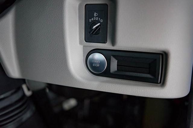 Cận cảnh xe tải điện FUSO eCanter độc đáo - 10