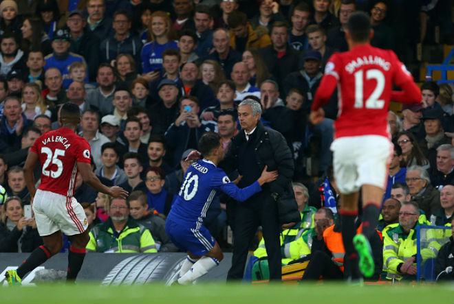 MU hạ Tottenham: Mourinho chờ “gậy ông đập lưng ông” với Chelsea - 3