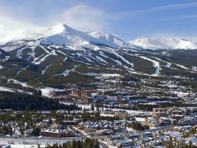 Breckenridge, bang Colorado, Mỹ: Nếu muốn tìm kiếm địa điểm khám phá vào mùa đông, du khách có thể lựa chọn Breckenridge ở bang Colorado. Thị trấn này có nhiều cửa hàng và nhà hàng cạnh khu nghỉ dưỡng trượt tuyết đẳng cấp Breckenridge.