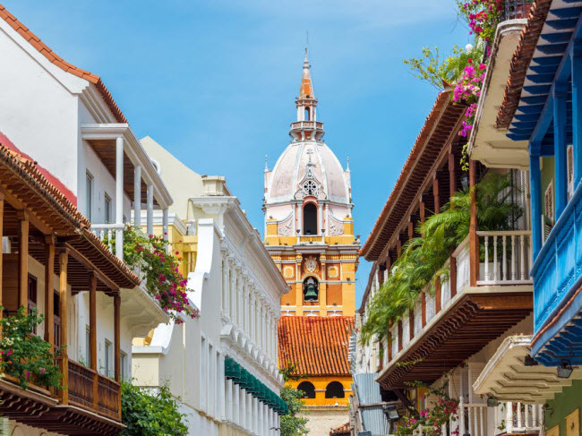 Cartagena, Colombia: Đây là một thành phố lâu đời với nhiều công trình kiến trúc ấn tượng và thời tiết ôn hòa quanh năm. Vào mùa đông, nhiều lễ hội được tổ chức tại đây thu hút du khách từ khắp nơi trên thế giới.