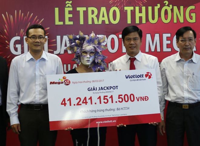 1001 kiểu hóa trang của người trúng jackpot tiền tỉ tại VN - 9